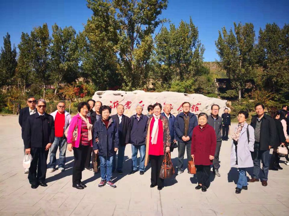 市政协组织退休老干部参观红嫂教育基地(1).jpg