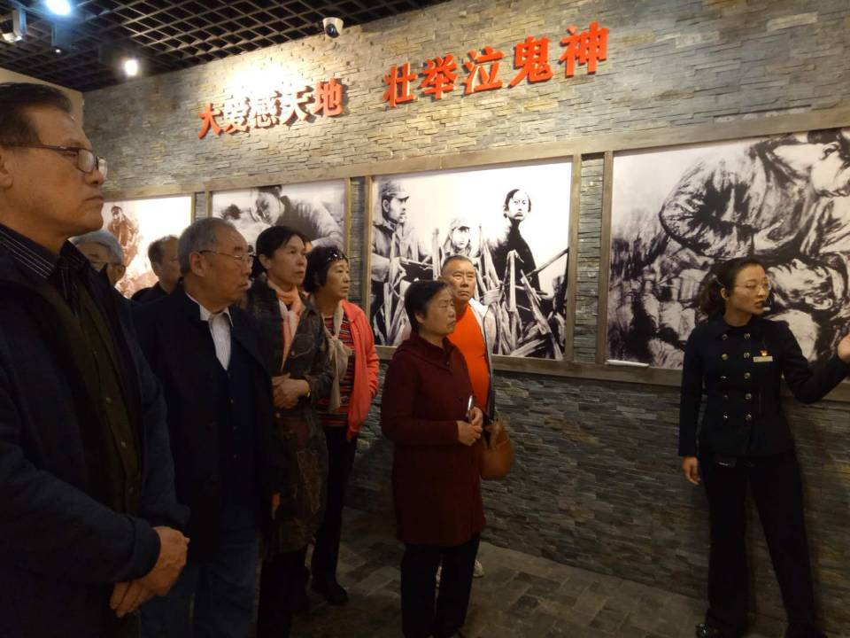 市政协组织退休老干部参观红嫂教育基地.jpg