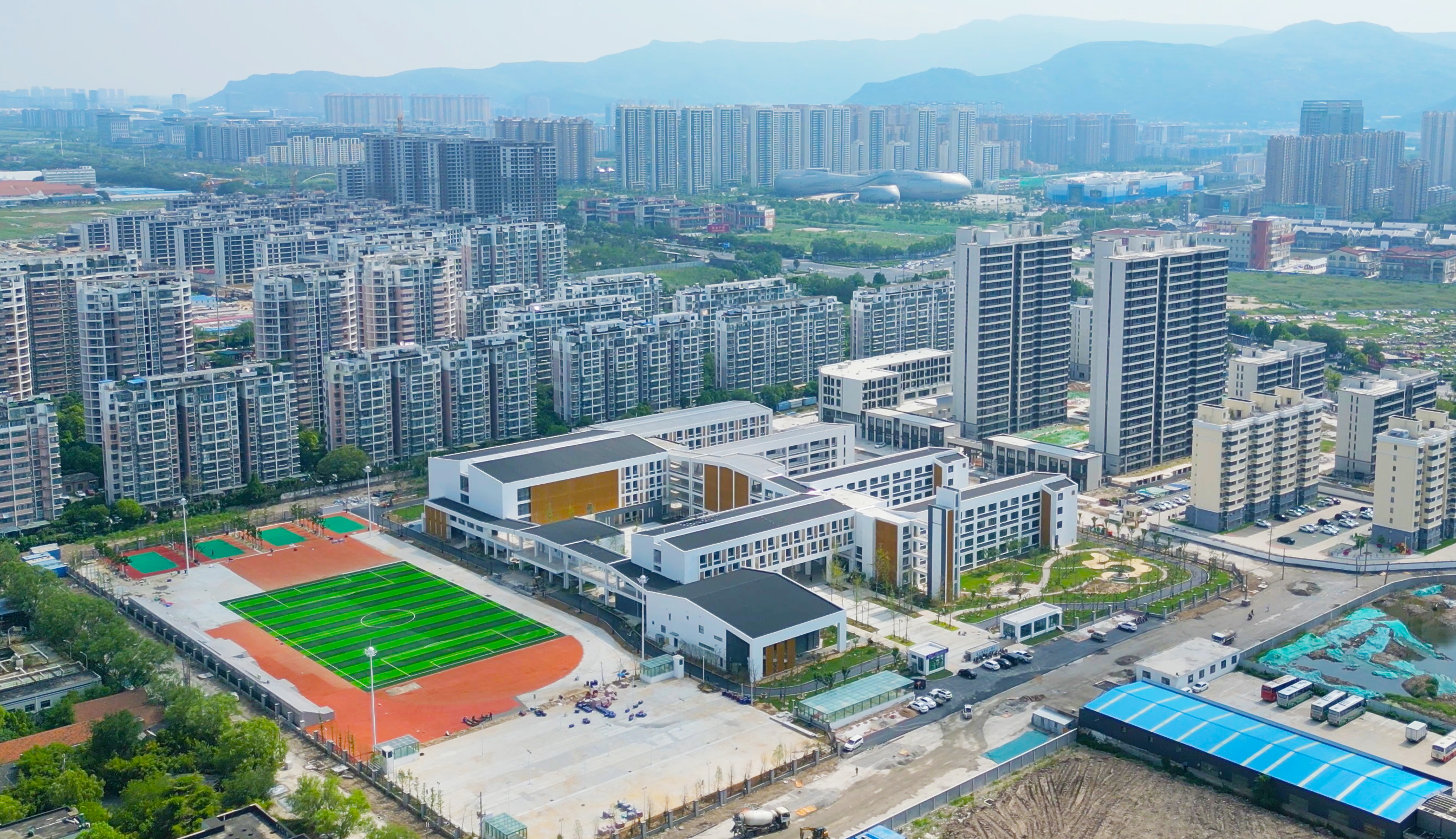 凌州路小学通过竣工初验1.jpg