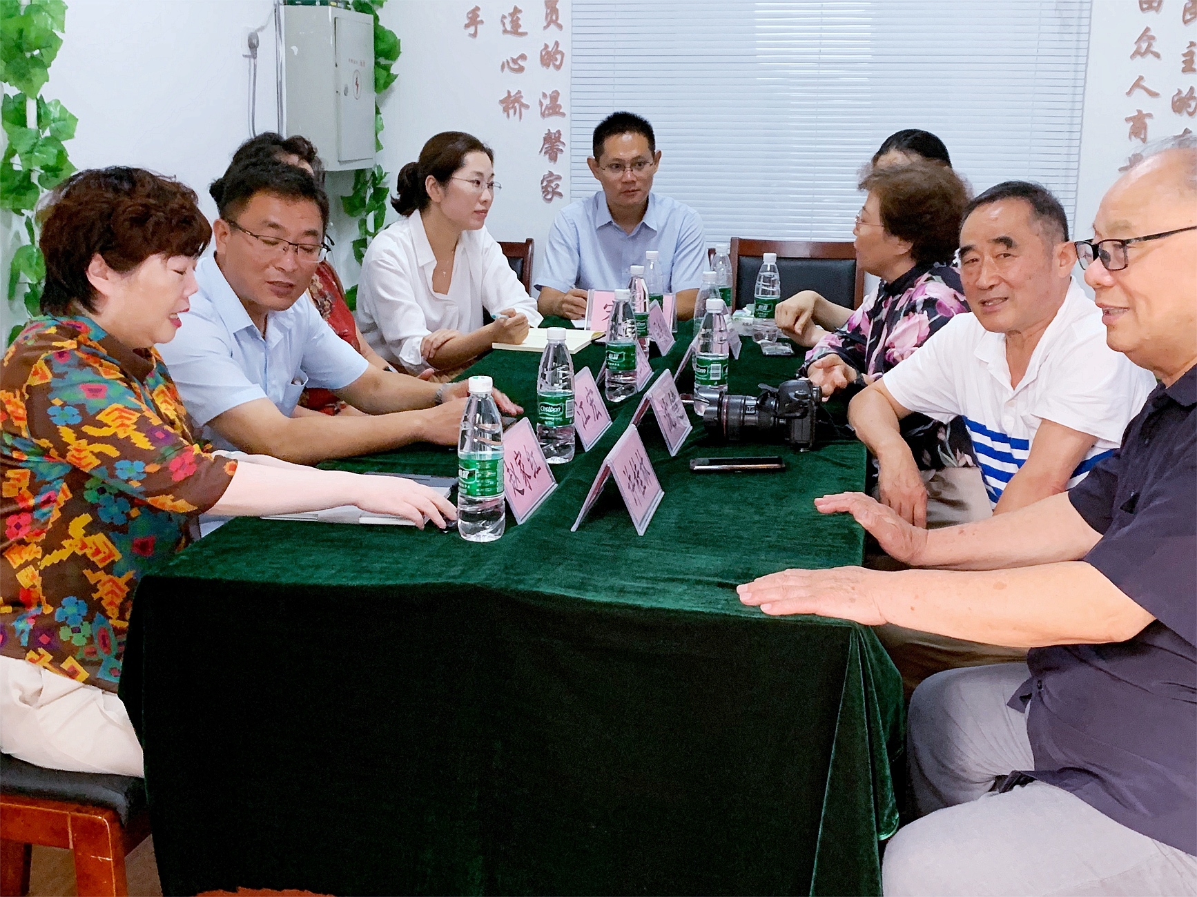 7月29日，新东街道组织委员、武装部长宋科组织召开“苍梧小区既有住宅加装电梯”协商议事会.jpg